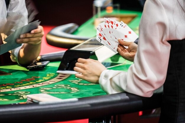 mejawd live-dealer casino showing blackjack and roulette tables